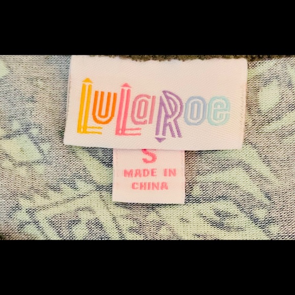 LuLaRoe Randy Top- Size Small 👚 - Picture 7 of 7